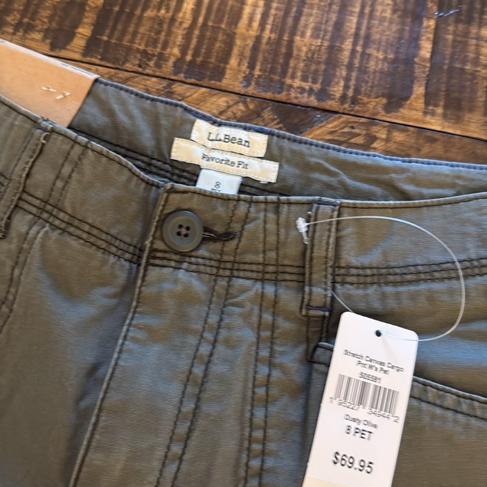 L.L. Bean Women’s Green Cargo Pants - Picture 2 of 2